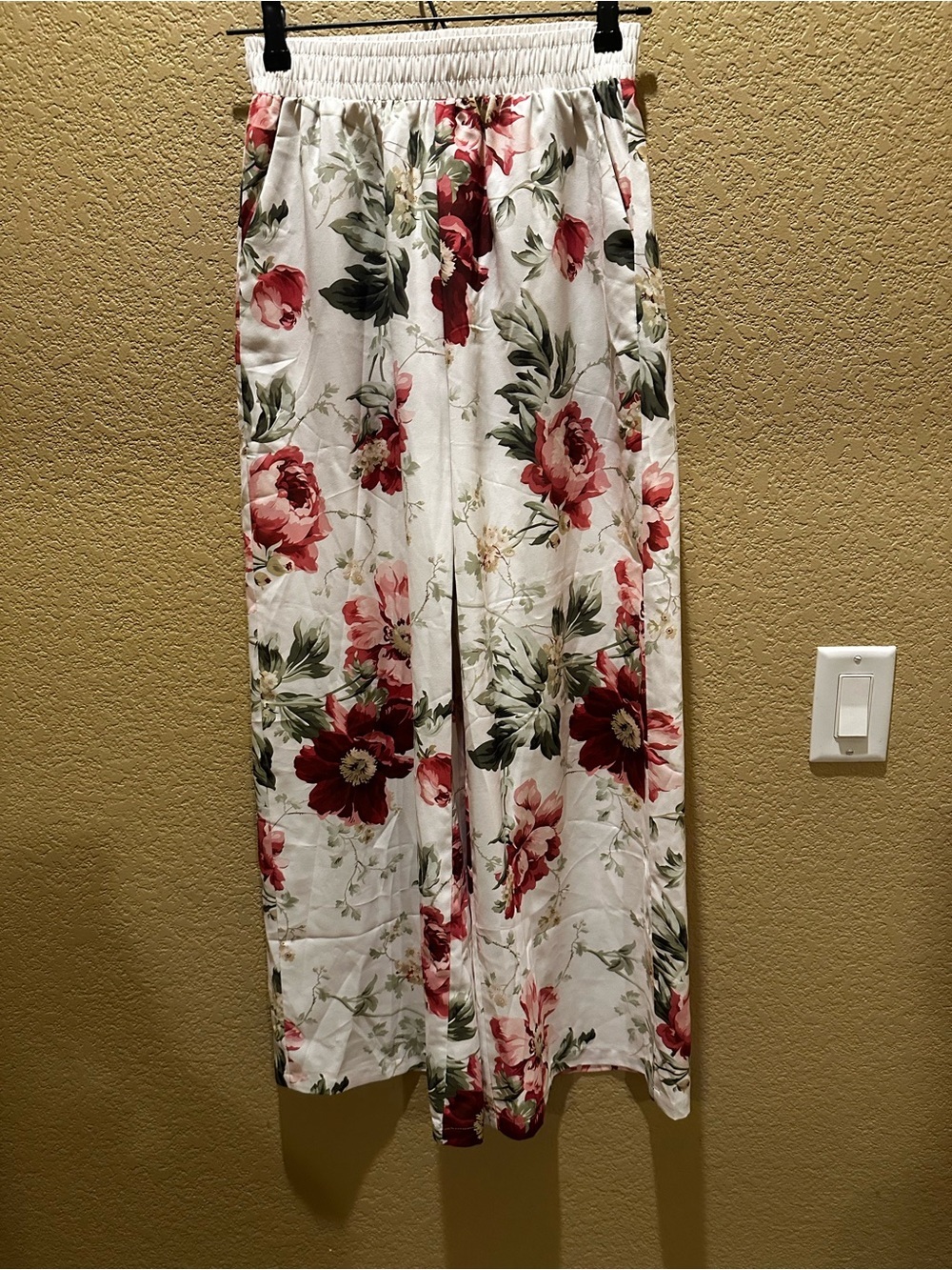 Floral Wide-Leg Pants in Ivory and Red - Picture 5 of 5